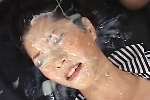 alexis fawx对待她的脚